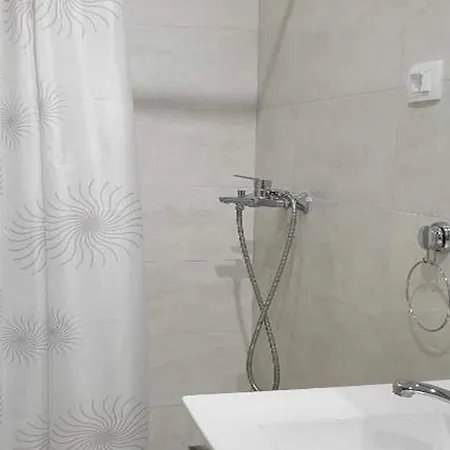 Apartment Pk - - Two Bedroom With View - 2 *